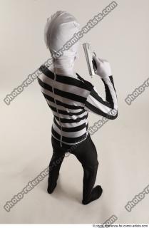 22 2019 01 JIRKA MORPHSUIT WITH TWO GUNS